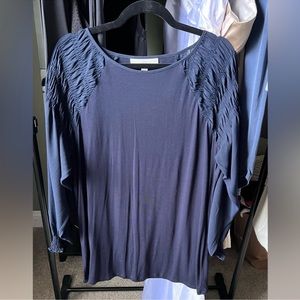 Ann Taylor LOFT Navy Blue, Shirred sleeve cotton body top. Size XL